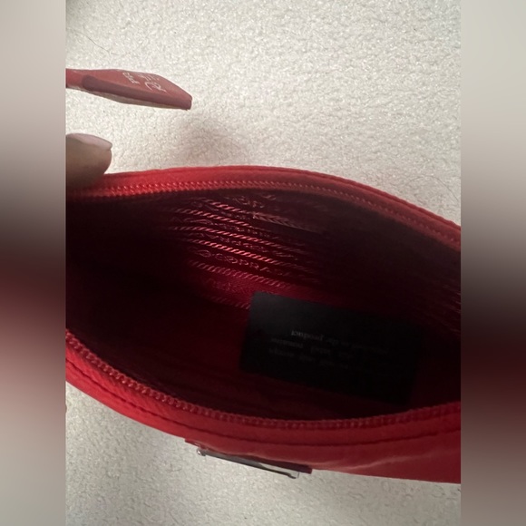 Prada Tessuto Nylon Re-Edition 2000 in Russo EXCELLENT CONDITION - Picture 8 of 9